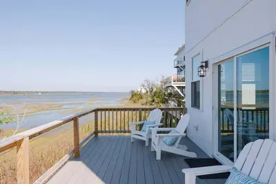 Image de New with Panoramic Marsh Views!