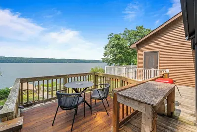 Image de Sunset View Waterfront Home in the heart of Seneca Lake Wine Trail with Hot Tub