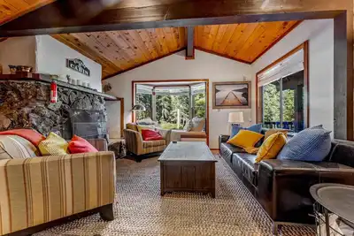 Image de Secluded Tahoe Retreat Near Trails & Beach