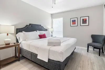Image de Elegant 1br Retreat | 10 Min to Main Street Downtown