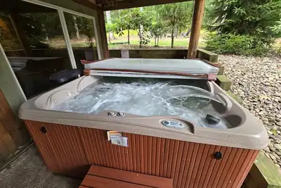 Image de Good Time Pine- Charming log home with Hot Tub, Fire Pit and Pool Table