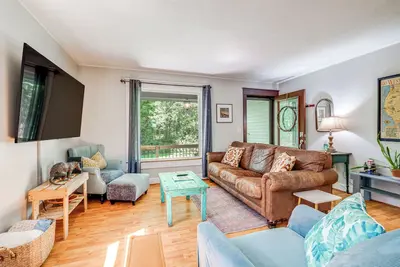 Image de Blacksburg Hideaway w\/ Hot Tub ~ 5 Mi to Campus!