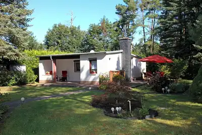 Image de Maison de vacances 'Haus Waldidyll Am Briesensee' avec terrasse privée, jardin privé et Wi-Fi