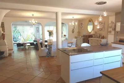 Image de Maison 120m² à 400m de la plage : terrasse, plancha, jardin, Vtt, parking privé.