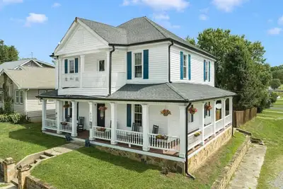 Image de Sleep 10 * in this historic home in state streets