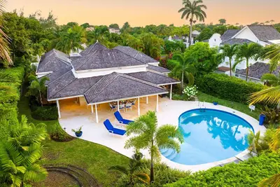 Image de Coconut Grove 8 in St James by Personal Villas - Haven of Tranquility