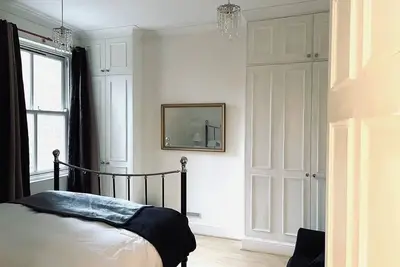Image de Stylish Flat in London 5 minutes Walk From The River/Surbiton Station