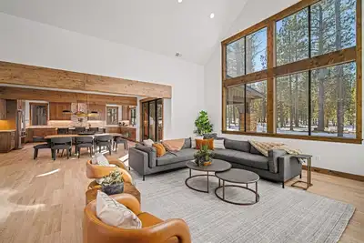 Forest View Getaway with Hot Tub, Bbq & Game Room