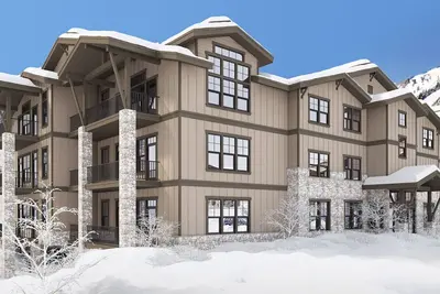 Image de Gorgeous, brand new condo within minutes of skiing and boating! Great Views!