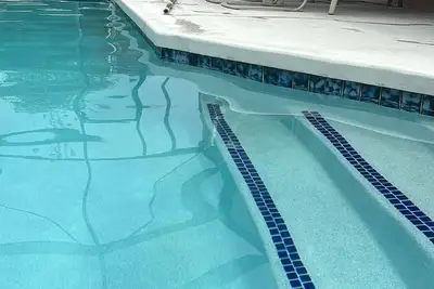 Image de Spacious 5 bedroom house with pool. Complete privacy from neighbors.