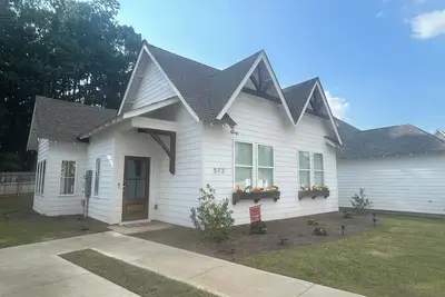 Image de Welcome to Ode to Aubie! Full house 3 bedroom - 1. 4 m to the Stadium!