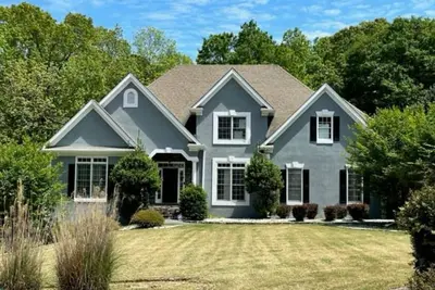 Image de Charming 2-bedroom in Fayetteville with heated pool and green egg!