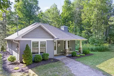Image de Serene Fish Creek Escape- private lot with fire pit