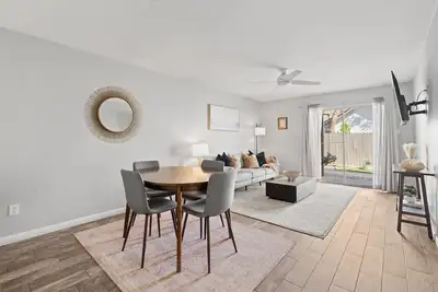 Image de Sun’s Up Lakeside Condo