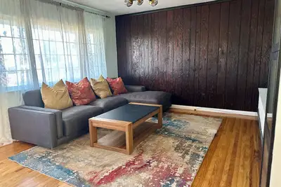 Image de Bay area Gateway near bart train with big front and back yard