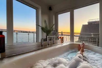 Image de Sea 65\" maisonette vacation apartment with sauna, whirlpool bath, fireplace & sea view