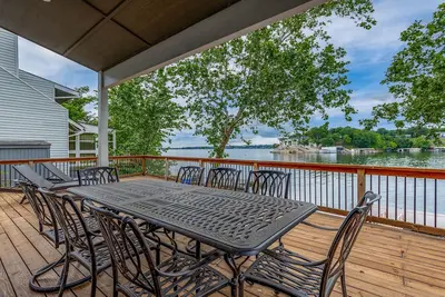 Image de Discover the Ultimate Lakefront Oasis, Grand Point Escape, Dock, Sleeps 14