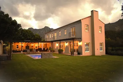 Image de Serene villa in exclusive security estate, Hout Bay, Cape Town
