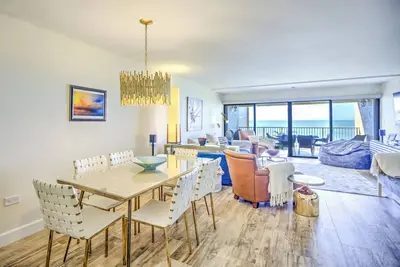 Image de Oceanfront Boho Chic Townhouse
