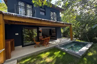 Image de Refúgio de Luxo na Praia do Forte Casa com 3 Suítes entre o Mar e a Mata