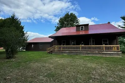 Image de Unique house with mancave and game room. Wildlife, pet friendly, hot tub, Wi-Fi!