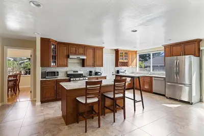 Image de Spacious Bright 4 Br Oasis in Foster City