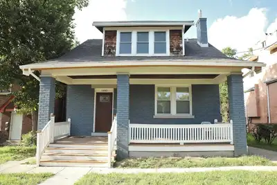 Image de 3-bedroom house in awesome Cincinnati with WiFi, Ac, and off street parking.