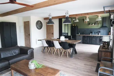 Image de Grange La Rouge - gîte Corrèze\nVue imprenable sur la nature environnante!