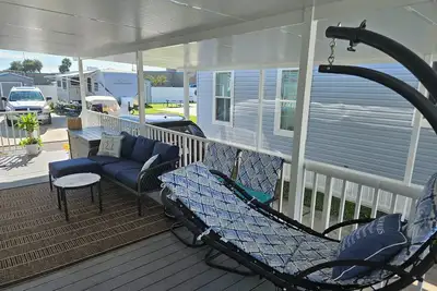 Image de New Listing! ! Relaxing 1br Retreat with Pool, 15 Mins from the Beach\n\n