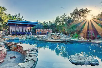 Image de Austin Retreat: 4 Bedroom, 3. 5 Bath, Pool, & HotTub\n\n