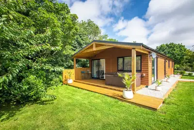 Maple Lodge, family friendly, with hot tub in Angarrack