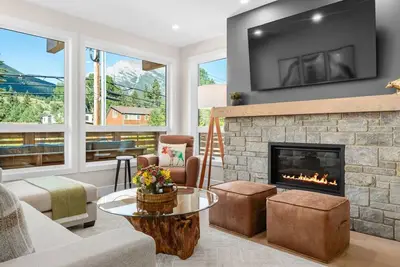 Image de The Peak Retreat: New Luxe 5br Mtn Views + Hot Tub