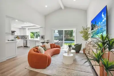 Image de Coastal Getaway: 4br Huntington B near Surf & Sun, 5 minutes to beach