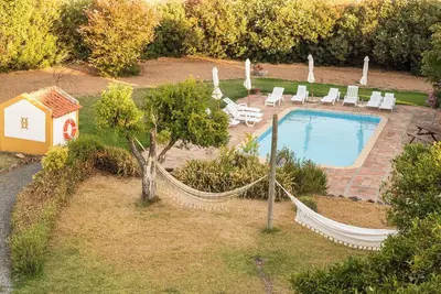 Petite maison 'Herdade Da Ordem' avec piscine partagée, jardin partagé et Wi-Fi