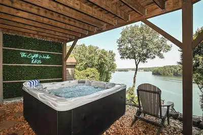 Image de Luxe, Lkn Deep Water, Views, Hot Tub, Game Room
