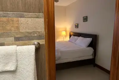 Image de Spacious 3-bedroom apartment in Kingston with WiFi, Ac & Pool