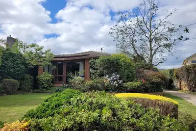 Image de Home away from home in tranquil garden setting