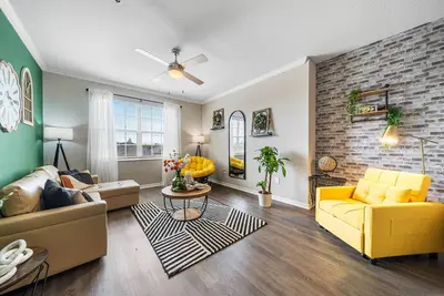 Image de Modern 3-Bed/2-Bath Tampa Apartment: Comfort Meets Convenience for Corporate Travelers