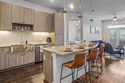 Image de Luxurious New Unit|2Bd2Ba|Pool, Golf Sim