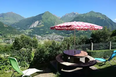 Image de Studio de plain-pied avec vue sur la vallée de Luz St Sauveur - jardin privé
