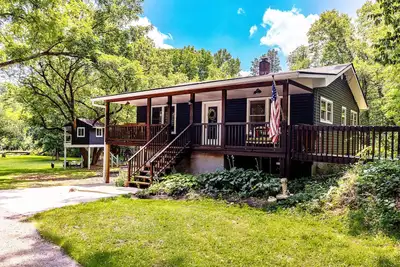 Image de Little Miami Riverfront 3-bedroom house one bedroom in a tree house.