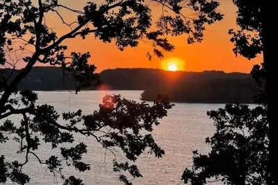 Image de Lakeside Oasis at Bailey’s Point with Spectacular Views of Barren River Lake!