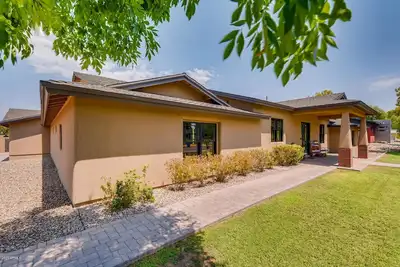 Image de Spacious 4-bedroom house on 1 acre in welcoming Scottsdale