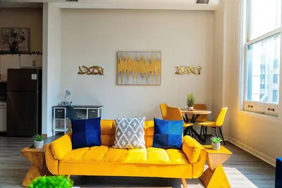 Image de Heart of downtown Indianapolis with skywalk access to mall, fitness room, WiFi