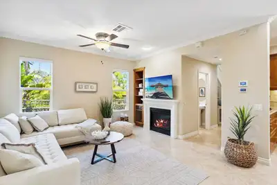 Image de Fully Furnished - Prime Location - Huntington Beach *Minutes from the Beach*