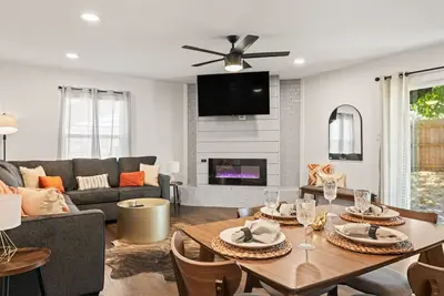 Image de Cozy 3br with King Beds, Grill, Ac, WiFi & Coffee! — Near Downtown Weatherford