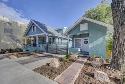 Image de Sleeps 16 Historic Charm Meets Modern Comfort in Old Colorado