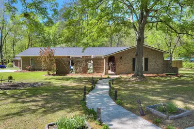 Image de Spacious 5-bedroom house 2. 5 miles easy access to Augusta National