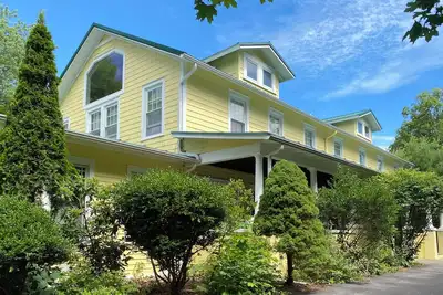 Image de HollyKissHudsonValley Renovated 1900 Lodge, Full House, including Guest Suite