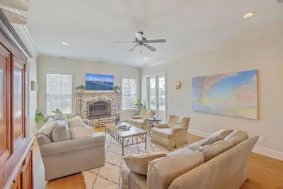 Image de Mt Pleasant Treasure-Mins to the Beach
